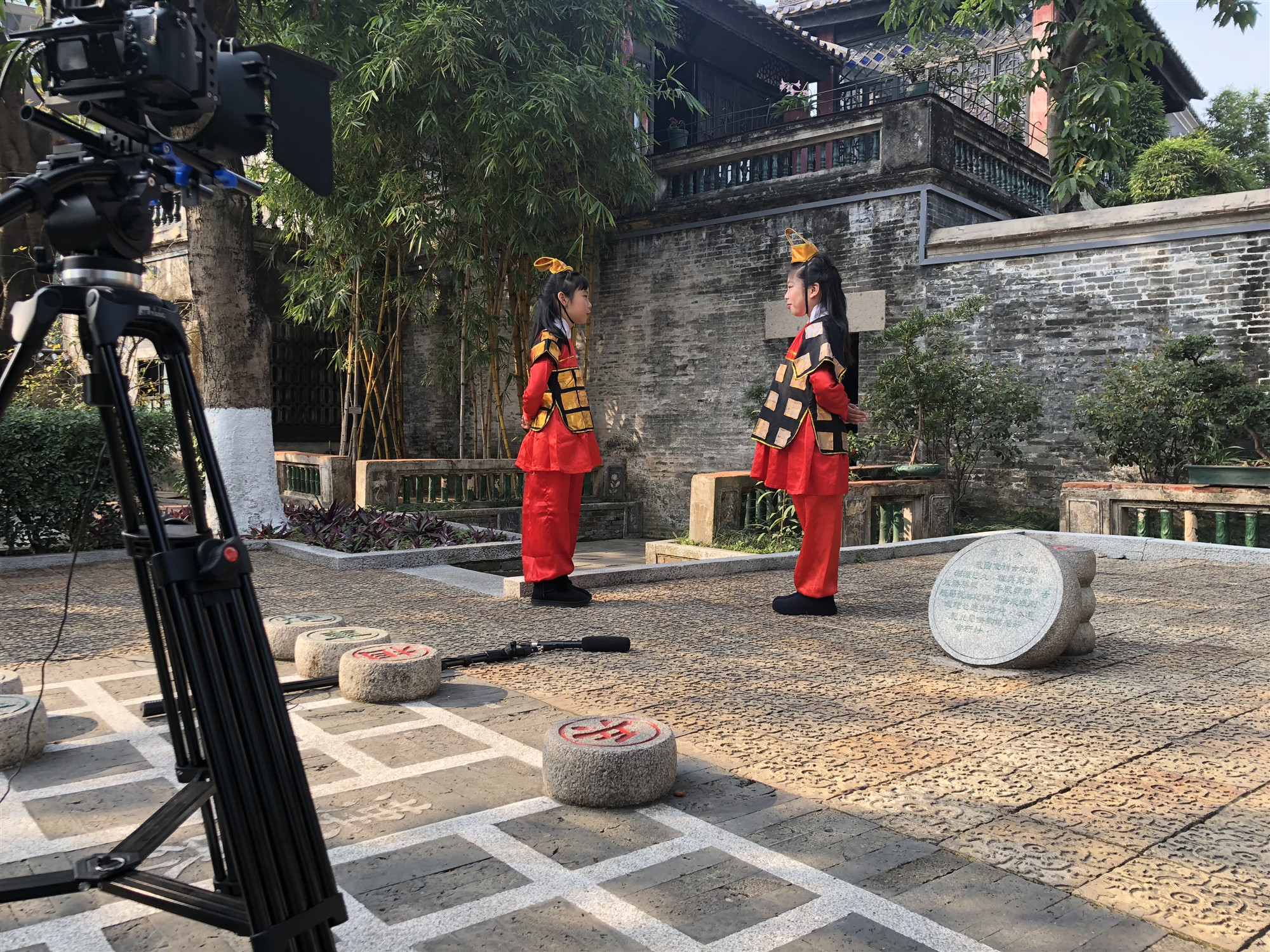 《百集成语故事》之《百闻不如一见》故事情节在余荫山房取景拍摄_副本.jpg