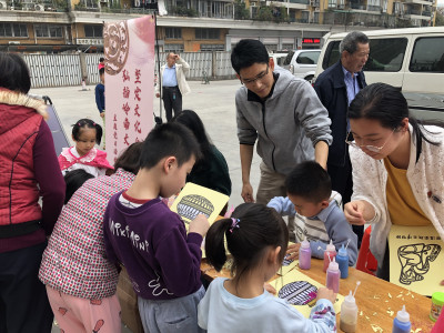 沙画活动深受群众喜爱_副本.jpg