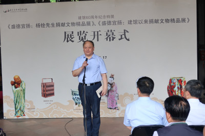 广州市文化广电旅游局副巡视员朱红兵宣布展览开幕.JPG