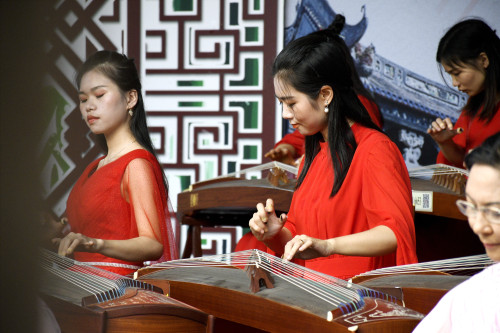 “余音绕梁 筝韵山房”古筝音乐会 (2).jpg