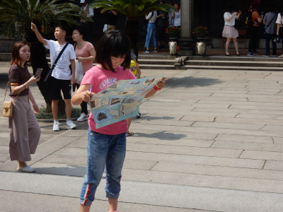 孩子们在执行挑战任务1.JPG